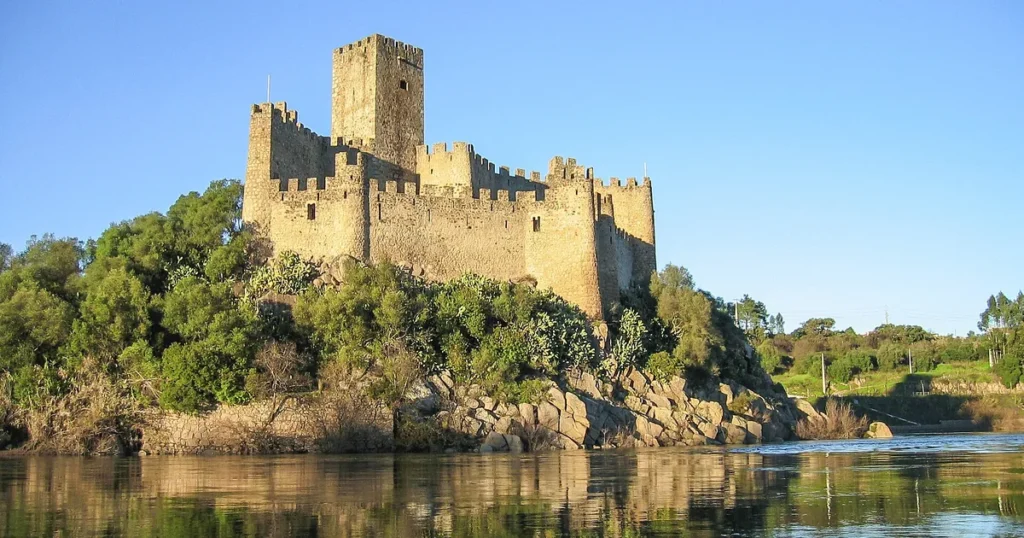 Castillo de Almourol sobre su isla en el río Tajo
