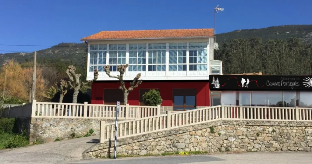 Alojamiento Camino Portugués Oia, albergue en Viladesuso