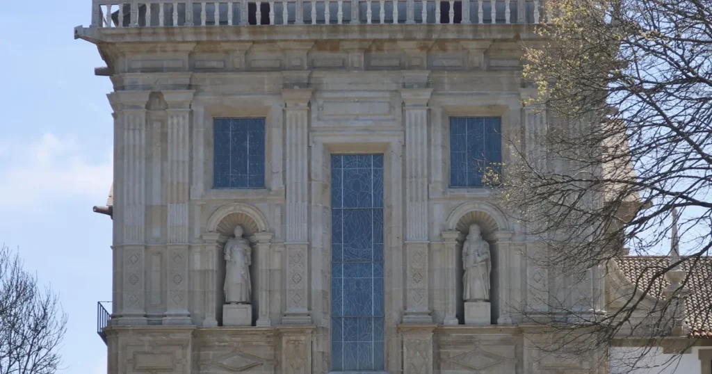 Fachada maneirista da igreja do Mosteiro de Grijó