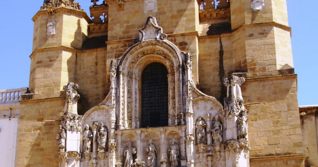 Fachada manuelina do Mosteiro de Santa Cruz de Coimbra