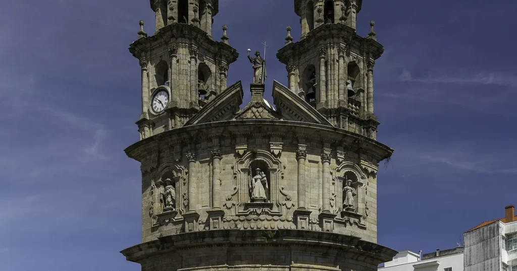 Fachada barroca do Santuário da Virgem Peregrina de Pontevedra, padroeira do Caminho Português